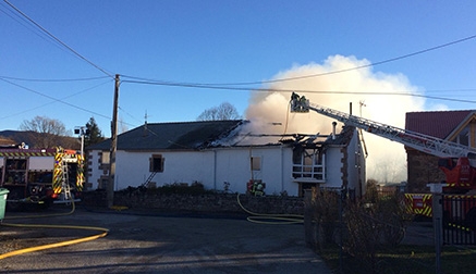 Un Incendio Quema Una Vivienda En Naveda Campoo De Suso Cantabria