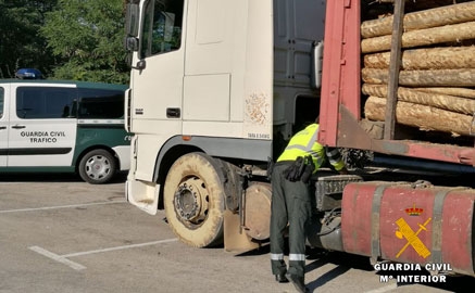 La Guardia Civil detecta seis manipulaciones de tacógrafo 