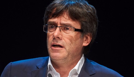 Puigdemont baraja la idea de rendirse ante las presiones del Gobierno con el castellano y las prisas de ERC