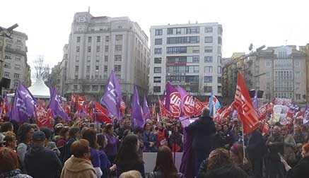 Más de 4.000 personas en la concentración de la Plaza del Ayuntamiento de Santander