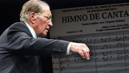 Ángel Manzano dona al Gobierno la partitura original del &#39;Himno a la montaña&#39;