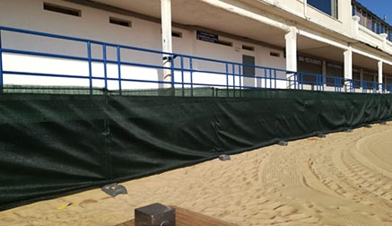 Así se &quot;tapan&quot; los bajos de la primera playa de El Sardinero