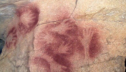 La industria hecha con conchas marinas halladas en la cueva de Fuente de Salín, Val de San Vicente, pieza del mes del MUPAC