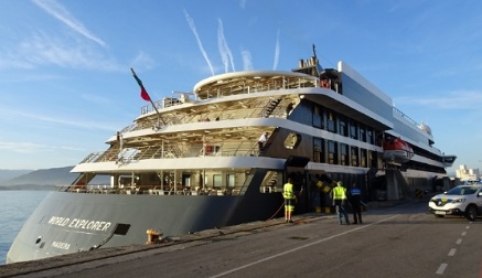 El crucero &quot;World Explorer&quot; recala en Santander 