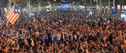 Independentistas moderados intentan rebajar, desde anoche, la violencia en las calles de Barcelona