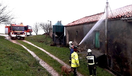 Sofocado Un Incendio En Una Chimenea De Esles De Cayón | Cantabria 24 Horas