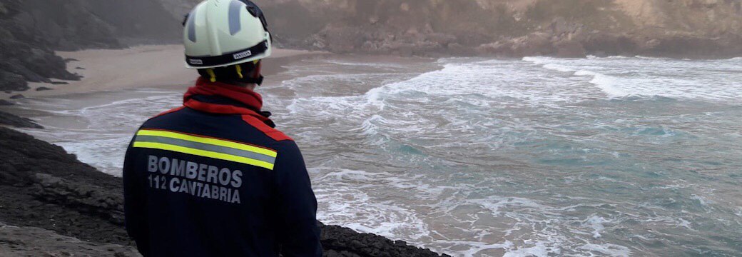 Rescatan en la playa de Antuera en Ajo, el cuerpo sin vida de un hombre que había desaparecido según denunciaron sus familiares