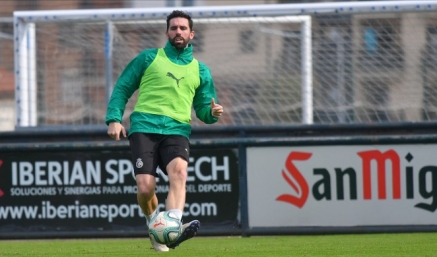 Barral sufre una lesión muscular en el sóleo de la pierna derecha en el primer entrenamiento