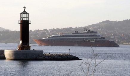 El crucero &quot;Evrima&quot; sale de Vigo y recalará para pintado y otras mejoras en el astillero Astander