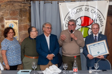 Mariano Riego recibió el &quot;Piscis de Oro 2022&quot; en la cena anual del Club