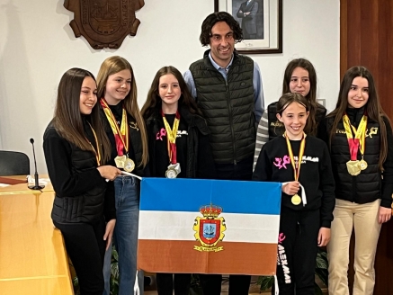 Soberón recibe a las bailarinas astillerenses que estarán en el Campeonato de Europa en Roma 