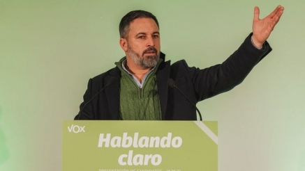 Feijoó obliga a sus barones a aceptar el reparto de 400 MENAs para romper los gobiernos de coalición con VOX