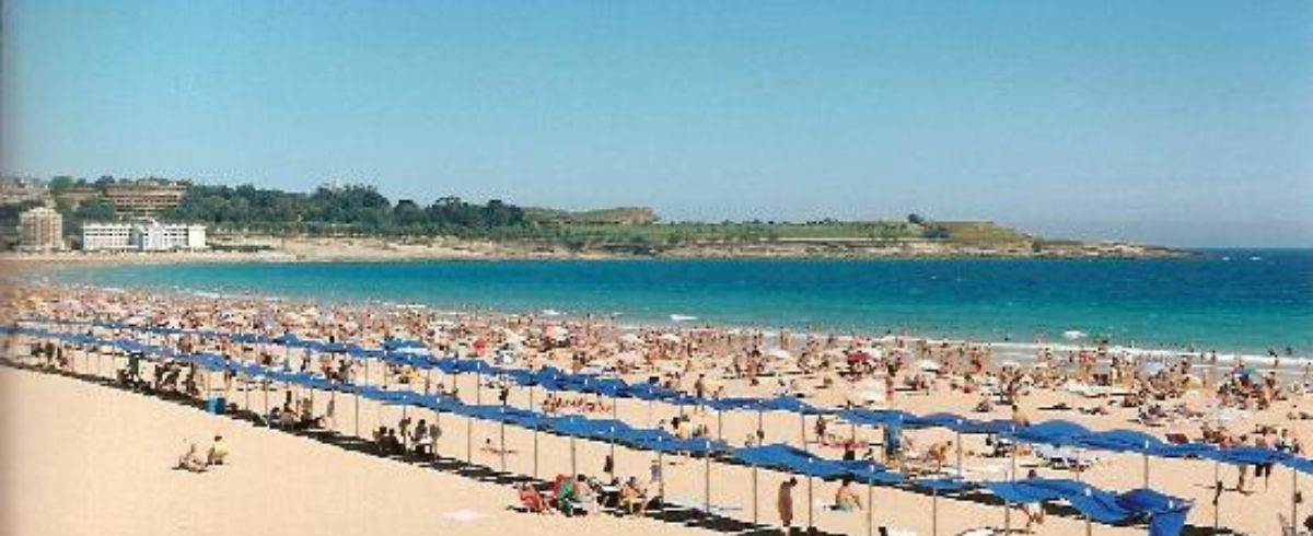 Detenido un hombre por grabar a menores de edad desnudos en la playa de El Sardinero