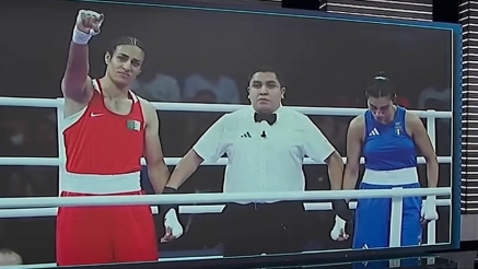 La boxeadora argelina Imane Khelif, acusada de ser un hombre infiltrado en combates de mujeres