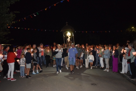 Una Procesión de la luz multitudinaria acompaña, por segundo año consecutivo, a la Virgen de Valencia desde el Santuario hasta la Iglesia de San Vicente